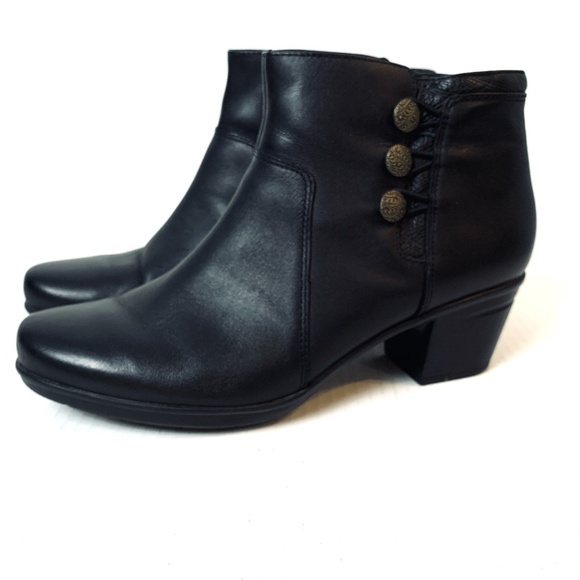 Clarks Black Bootie 8.5M Style # 15260 Button Detail Block Heel Whimsygoth Boho - Picture 1 of 10
